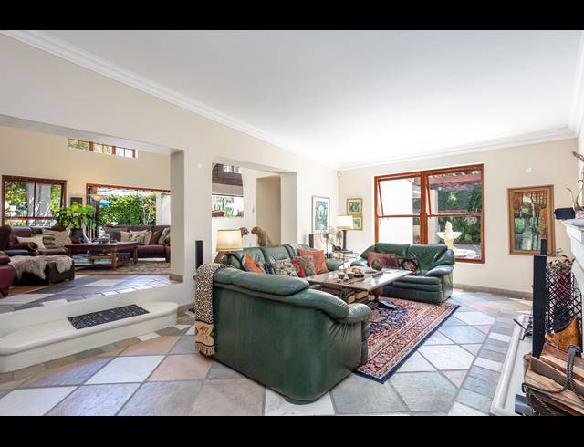 6 BEDROOM FREEHOLD TO LET IN CONSTANTIA